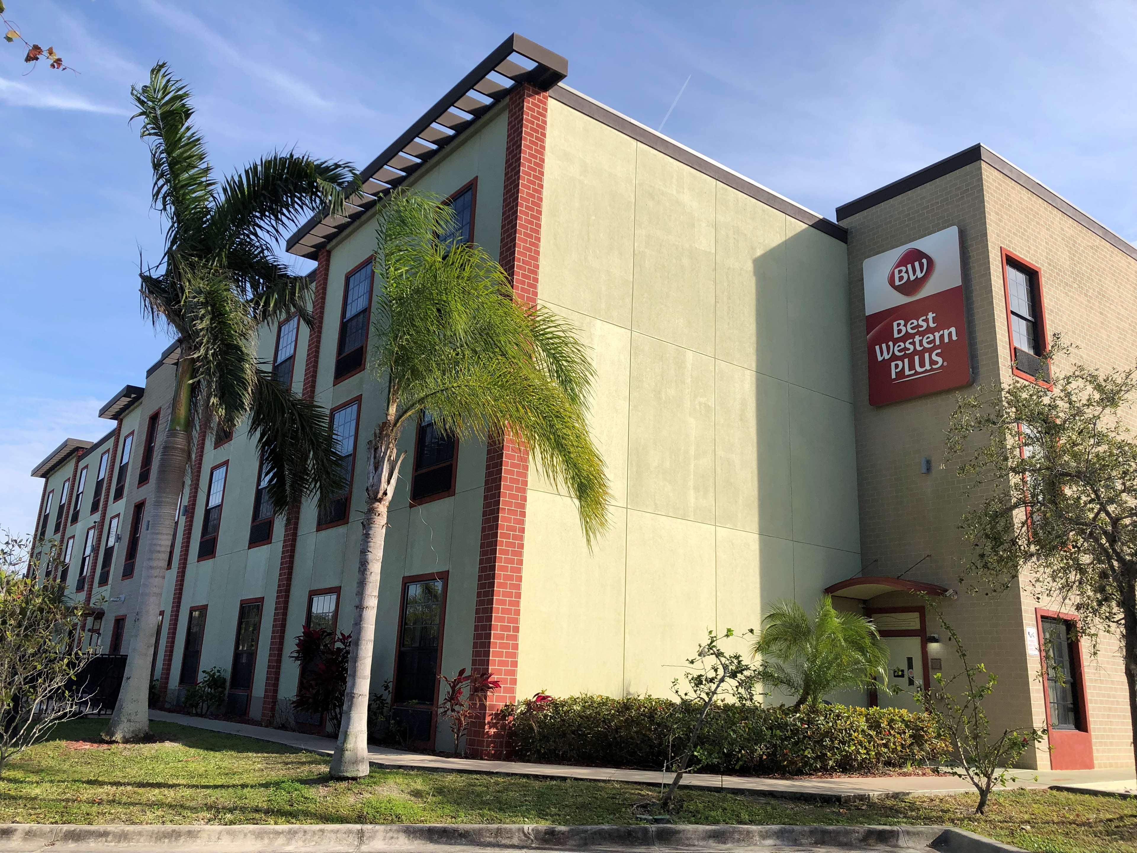 Best Western Plus Bradenton Gateway Hotel Exterior foto