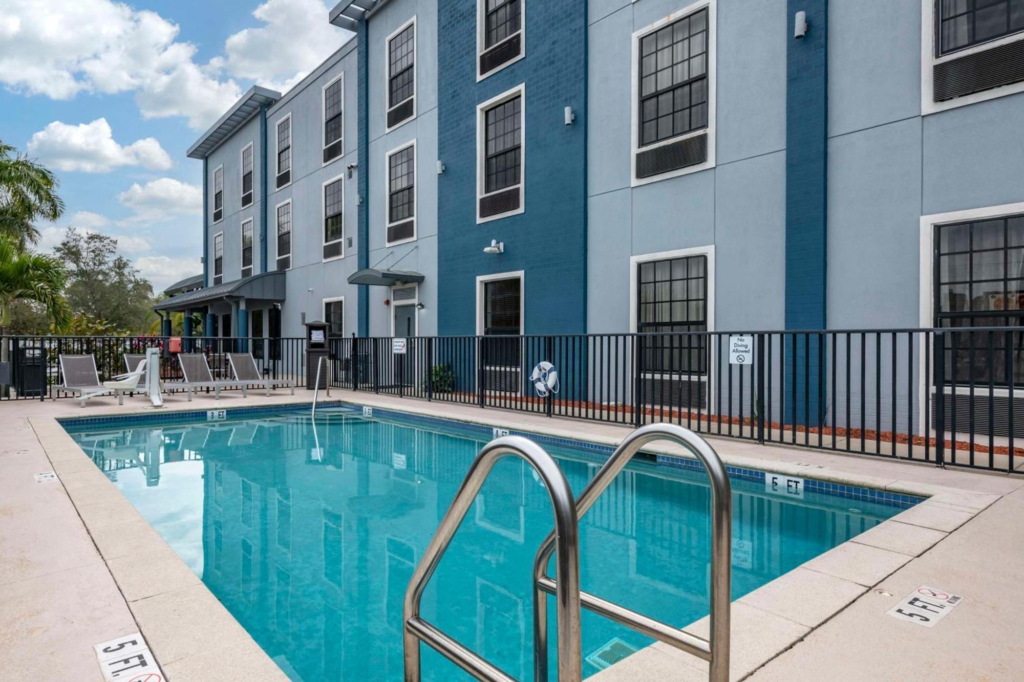 Best Western Plus Bradenton Gateway Hotel Exterior foto